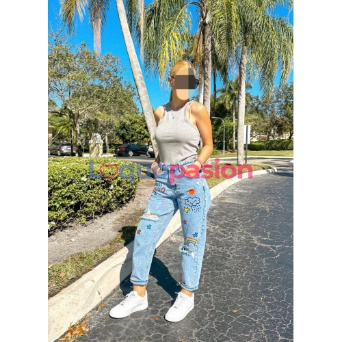 PAULA CATALANA EXOTICA DIVERTIDA 1